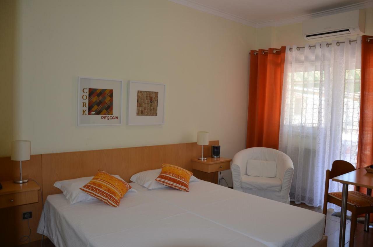 Abla Guest House Carcavelos  Exterior photo